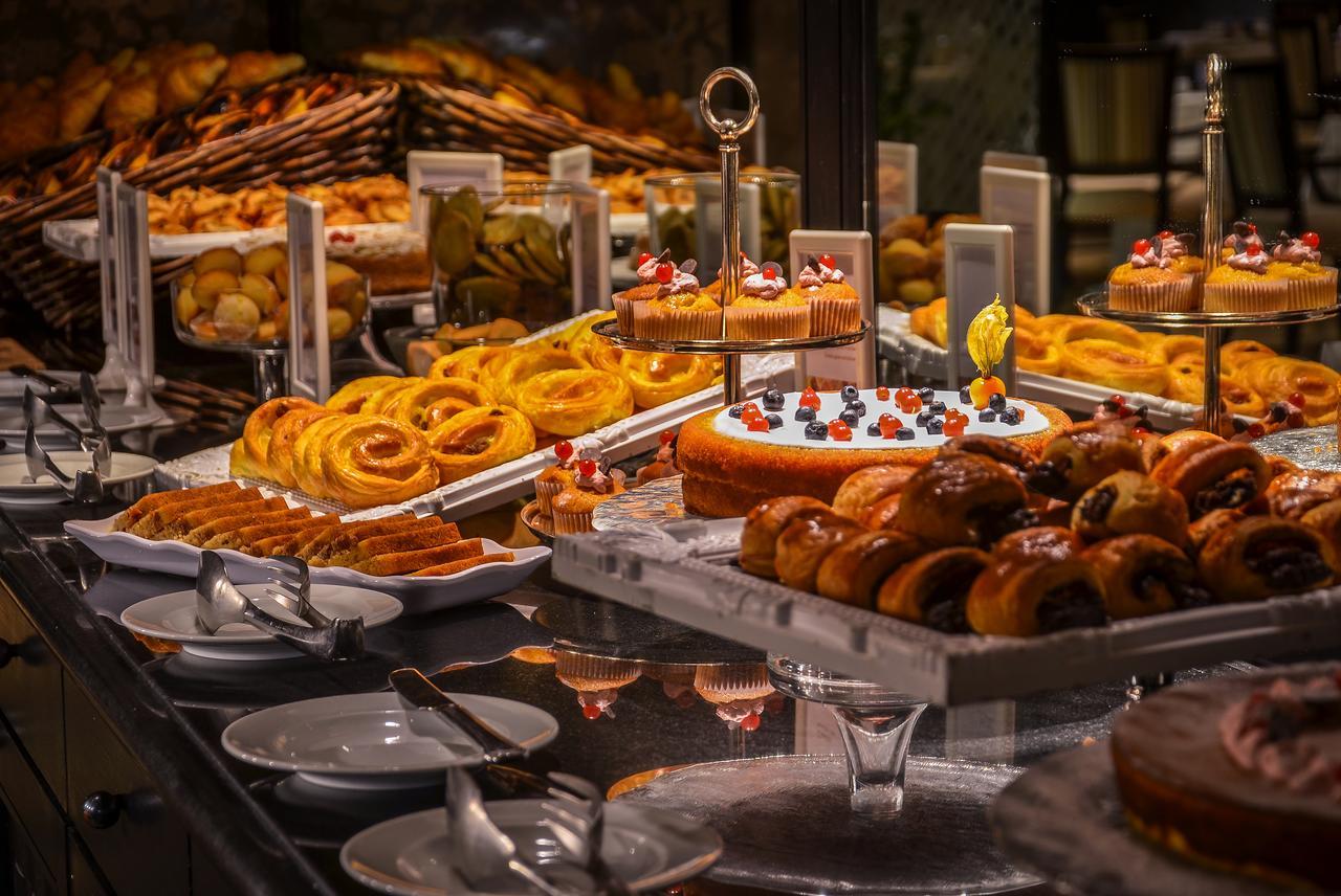 Grande Real Villa Italia Hotel & Spa Cascais Buitenkant foto A buffet of pastries