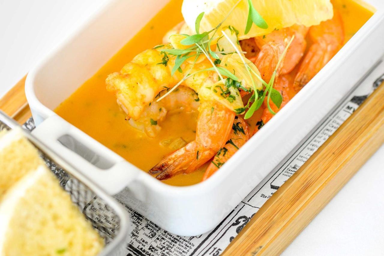 Grande Real Villa Italia Hotel & Spa Cascais Buitenkant foto A prawn and pineapple curry